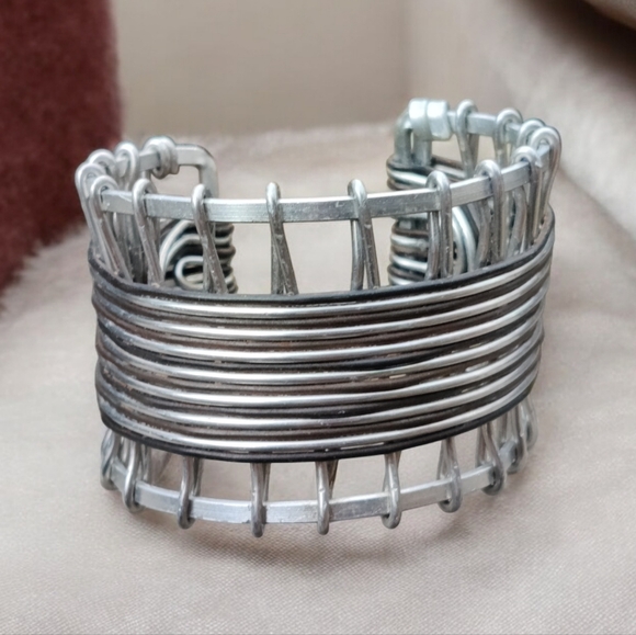 Unique artisan signed cuff bracelet - Picture 1 of 5
